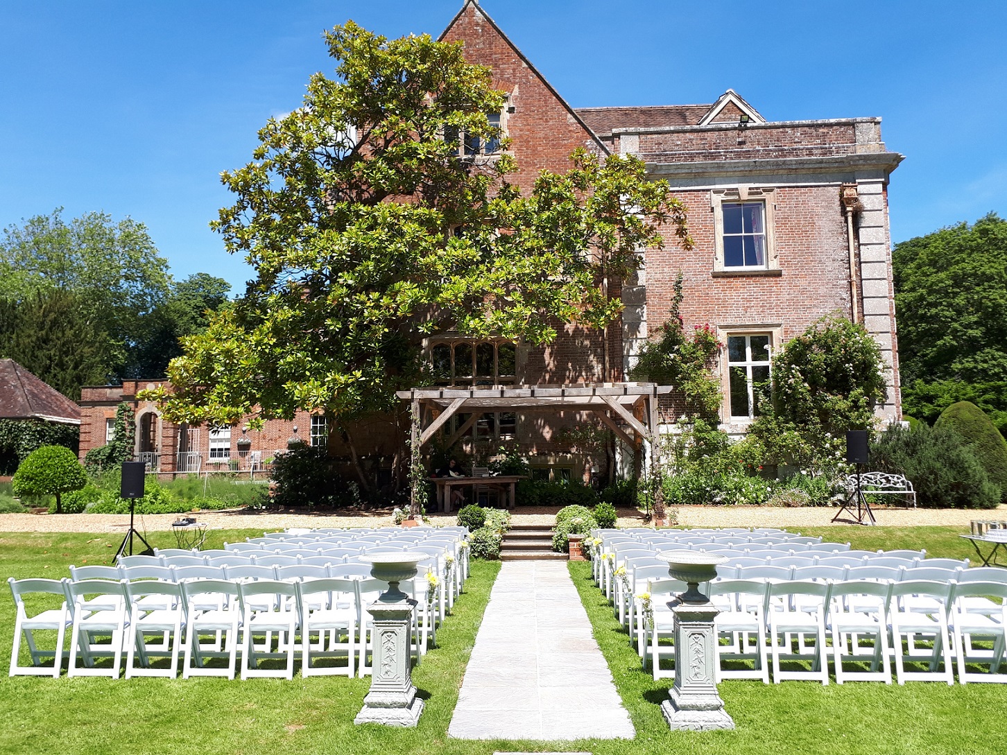 Deans Court outdoor ceremony area